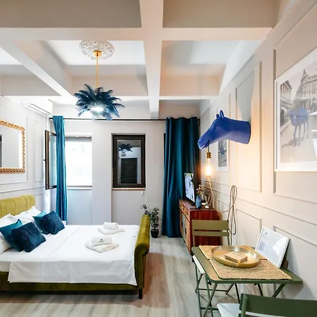 Blue Camel In Old Town Апартаменти Бухарест